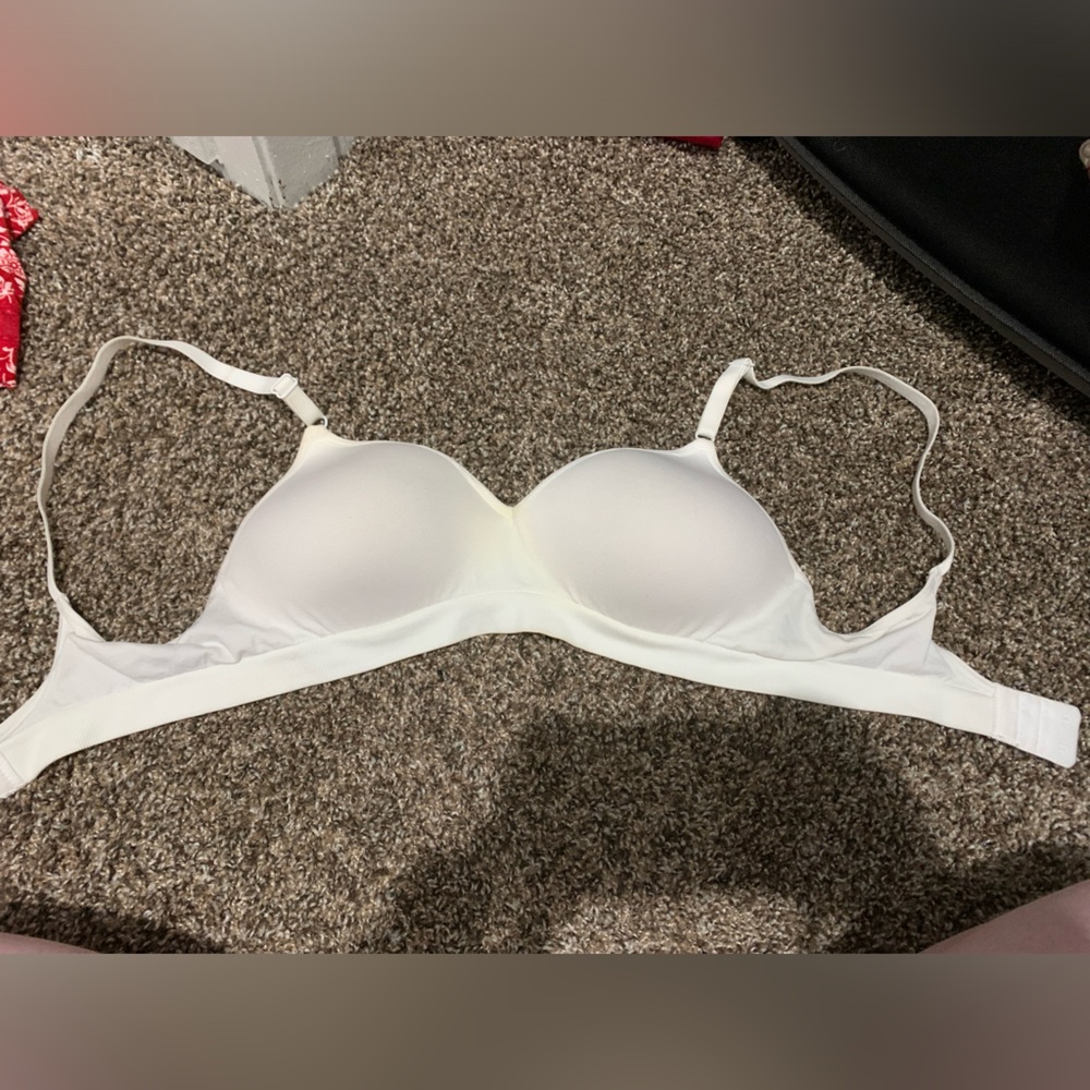 White full coverage lightly lined wire free bra